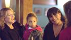 Nicht nur die Tochter Angelica (Olivia Windbiel, M.) und die gemeinsame Freundin bzw. Schwester Kit (Pam Grier, r.) verbinden Tina (Laurel Holloman, l.) und Bette... © Metro-Goldwyn-Mayer Studios Inc. All Rights Reserved.