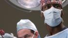 Grey's Anatomy - Die jungen Ärzte - Dr. Burke (Isaiah Washington, r.) macht eine grausame Entdeckung ... © Touchstone Television