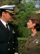 J.A.G. - Im Auftrag der Ehre - Mac (Catherine Bell, r.) muss wohl oder übel hinnehmen, daß Harm (David James Elliott, l.) vor Gericht als Sieger hervorgegangen ist. © CBS Television