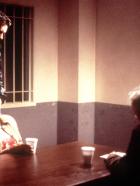 J.A.G. - Im Auftrag der Ehre - Noch wissen Harm Raab (David James Elliott, l.) und Mackenzie (Catherine Bell, M.) nicht, welches Spiel Detective Frank Coster (Michael David Lally, r.) spielt. © CBS Television
