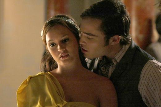 Gossip Girl - Chuck (Ed Westwick, r.) will Blair (Leighton Meester, l.) um jeden Preis. Doch Blair ist Marcus' Adelstitel wichtiger ... © Warner Brothers