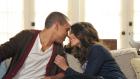 90210 - Kommen sich deutlich näher: Charlie (Evan Ross, l.) und Annie (Shenae Grimes, r.) © TM &   CBS Studios Inc. All Rights Reserved