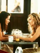 Sex and the City - Ehelicher Frust statt Lust: Charlotte (Kristin Davis, l.) schüttet Carrie (Sarah Jessica Parker) ihr Herz aus. © Paramount Pictures