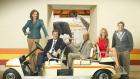 Mr. Sunshine - (1. Staffel) - Die Arbeit in der alten Sportarena "The Sunshine Center" hält immer wieder Überraschungen für Crystal Cohen (Allison Janney, l.), Ben Donovan (Matthew Perry, 2.v.l.), Alonzo (James Lesure, 3.v.r.), Alice (Andrea Anders, 2.v.r.) und Roman (Nate Torrence, r.) bereit ... © Sony Pictures Television Inc. All Rights Reserved.