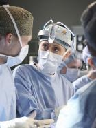 Grey's Anatomy - Die jungen Ärzte - Kämpfen um das Leben von Callie und ihrem Baby: Owen (Kevin McKidd, l.) und Teddy (Kim Raver, r.) © ABC Studios