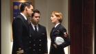 J.A.G. - Im Auftrag der Ehre - Petty Officer Douglas ist von einem Offizier sexuell belästigt worden, doch Verteidiger Harm Rabb (David James Elliott, l.) und Bud Roberts (Patrick Labyorteaux, M.) bezweifeln das. © CBS Television