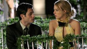 Gossip Girl - Nach einem langen Gespräch sehen die beiden ein, dass es an der Zeit ist, sich zu trennen. Dennoch sind Dan (Penn Badgley, l.) und Serena (Blake Lively, r.) nicht glücklich darüber ... © Warner Bros. Television