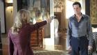 Ringer - Wird Catherine (Andrea Roth , l.) ihre Drohung wahr machen und Andrew (Ioan Gruffudd, r.) erschießen? © 2011 THE CW NETWORK, LLC. ALL RIGHTS RESERVED