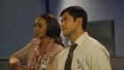 Eine junge Frau verschwindet spurlos. Nicole (Vivica A. Fox, l.) und Antonio (Mark Consuelos, r.) erfahren, dass ihr letztes Lebenszeichen von der Überwachungskamera einer Shopping Mall stammt ... © Sony Pictures Television International. All Rights Reserved.
