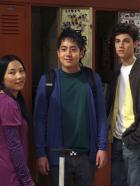 The Secret Life Of The American Teenager - Alice (Amy Rider, l.) kann nichr verstehen, warum alle Jungs - darunter auch Henry (Allen Evangelista, M.) und Ben (Kenny Baumann, r.) - Grace für eine Göttin halten... © ABC Family