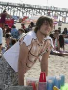 Greek - Die Frühlingsferien haben begonnen, und die Studenten verbringen sie am Strand. Cappie und Casey scheinen, sich wieder näher zu stehen. Doch dann bekommt Rebecca Probleme, und Cappie (Scott Michael Foster) muss sich entscheiden ... © ABC Family
