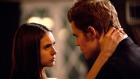 Vampire Diaries - Elena (Nina Dobrev, l.) macht sich große Sorgen um Stefan (Paul Wesley, r.), der sich in großer Gefahr befindet ... © Warner Bros. Television