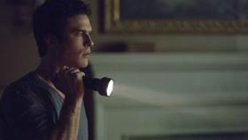 Vampire Diaries - Um sein Versprechen gegenüber Elena einzuhalten, wendet sich Damon (Ian Somerhalder) in seiner Verzweiflung ausgerechnet an Tessa ... © Warner Brothers Vampire Diaries - Um sein Versprechen gegenüber Elena einzuhalten, wendet sich Damon (Ian Somerhalder) in seiner Verzweiflung ausgerechnet an Tessa ... © Warner Brothers