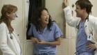 Für Meredith Grey (Ellen Pompeo, l.), George O'Malley (T.R. Knight, r.) und Cristina Yang (Sandra Oh, M.) beginnt ein neuer Lebensabschnitt – der erste Tag als Assistenzärzte in der Chirurgie des Seattle Grace Hospital ... © Touchstone Television