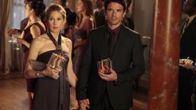 Gossip Girl - Sind zu Blairs Geburtstagsparty eingeladen: Lily (Kelly Rutherford, l.) und Rufus (Matthew Settle, r.) ... © Warner Bros. Television