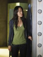 Lost - Sun (Yun-jin Kim) findet heraus, dass alle schwangeren Frauen auf der Insel gestorben sind, bevor sie ihr Kind zur Welt gebracht haben ... © Touchstone  Television