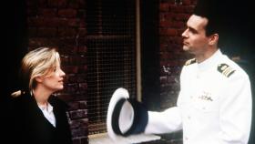 Harm Rabb (David James Elliott, r.) ahnt nicht, wer die nette Meghan O'Hara (Nanci Chambers, l.) wirklich ist. © CBS Television Harm Rabb (David James Elliott, r.) ahnt nicht, wer die nette Meghan O'Hara (Nanci Chambers, l.) wirklich ist. © CBS Television