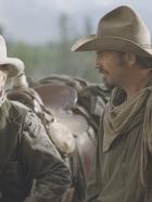 Open Range - Weites Land - Als Charley Waite (Kevin Costner, r.) und sein Freund und Boss Spearman (Robert Duvall, l.) ihre Rinder über freies Weideland treiben, geraten sie in einer Kleinstadt an den alles beherrschenden Rancher Baxter, der kein Verständnis für sie hat ... © Touchstone Pictures