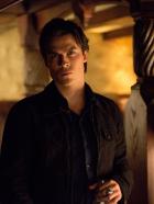 Vampire Diaries - Selbst für Damons (Ian Somerhalder) Verhältnisse ist das Verhalten von Elena besorgniserregend, aber auch seine ganz besondere Verbindung zu Elena kann ihr nicht wirklich helfen ... © Warner Brothers