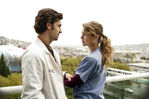 Grey's Anatomy - Die jungen Ärzte - Nachdem sich Meredith (Ellen Pompeo, r.) zum freiwilligen Dienst im Krankenhaus geschlichen hat, trifft sie auf Derek (Patrick Dempsey, l.). Sie sprechen sich aus ... © Touchstone Television