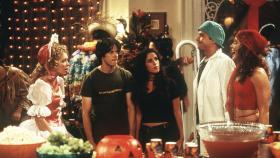 Sabrina (Melissa Joan Hart, l.), Miles (Trevor Lissauer, 2.v.l.), Roxie (Soleil Moon Frye, M.) und Morgan (Elisa Donovan, r.) feiern eine Halloween-Party. © Paramount Pictures Sabrina (Melissa Joan Hart, l.), Miles (Trevor Lissauer, 2.v.l.), Roxie (Soleil Moon Frye, M.) und Morgan (Elisa Donovan, r.) feiern eine Halloween-Party. © Paramount Pictures