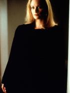 J.A.G. - Im Auftrag der Ehre - Ensign Beth Lane (Kate Hodge) war in Wirklichkeit eine Undercover-Agentin und sollte einen Spionagering infiltrieren. © CBS Television