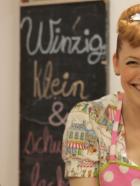 Enie backt - Was wäre das Leben ohne seine kleinen Schweinereien? Enie (r.) zeigt uns davon ein paar kulinarische: Apfelkuchen im Glas (toller Geschenktipp!), Enies Mini-Lorbeerbrot und von ihrem Gast, dem Törtchen-Fachmann Thomas Gern (l.) von "Tarte de Tom", lernen wir, wie man mit Dinkelmehl herrliche Tartelettes backt. © sixx