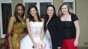 Mel (2.v.l.), Lorna (r.), Ada (l.) und Amanda (2.v.r.) treten an im Wettkampf um das schönste Hochzeitsfest ... © ITV Studios Limited 2009 Mel (2.v.l.), Lorna (r.), Ada (l.) und Amanda (2.v.r.) treten an im Wettkampf um das schönste Hochzeitsfest ... © ITV Studios Limited 2009