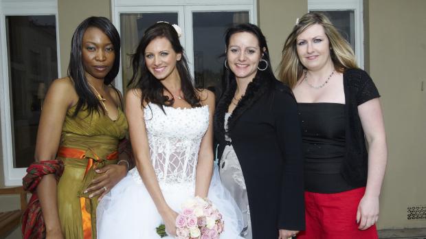 ITV Studios Limited 2009 Mel (2.v.l.), Lorna (r.), Ada (l.) und Amanda (2.v.r.) treten an im Wettkampf...