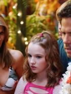 Summerland Beach - Auf der alljährlichen Lua Party kommt es zu überraschenden Geständnissen: Nikki (Kay Panabaker, M.), Johnny (Shawn Christian, r.) und Ava (Lori Loughlin, l.) ... © CBS Television