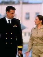 J.A.G. - Im Auftrag der Ehre - Lieutenant Skates (Sibel Ergener, r.) glaubt nicht daran, dass Harm (David James Elliott, l.) sie vor Gericht erfolgreich verteidigen kann. © CBS Television