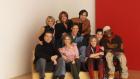 (4. Staffel) - Das Bowlingbahnteam: Phil (Michael Ian Black, hinten r.), Molly (Lesley Boone, hinten M.), Eli (Daryl Mitchell, vorne r.), Ed (Tom Cavanagh, vorne 3.v.l.), Carol (Julie Bowen, vorne 2.v.l.), Mike (Josh Randall, vorne l.), Nancy (Jana Marie Hupp, hinten l.), Warren (Justin Long, vorne 2.v.r.) und Shirley (Rachel Cronin, vorne 3.v.r.) ... © TM &   Paramount