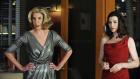 Good Wife - Zusammen mit ihren Kollegen müssen Diane (Christine Baranski, l.) und Alicia (Julianna Margulies, r.) entscheiden, ob sie die Masseurin Lara White als Mandantin annehmen sollen oder nicht. © CBS Broadcasting Inc. All Rights Reserved