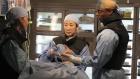 Grey's Anatomy - Die jungen Ärzte - Haben eine schwierige Operation vor sich: Meredith (Ellen Pompeo, l.), Burke (Isaiah Washington, r.) und Cristina (Sandra Oh, M.) ... © Touchstone Television