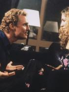 Sex and the City - Carrie (Sarah Jessica Parker, r.) wird von Matthew McConaugheys (Matthew McConaugheys, l.) wirrer Vorstellung, ihre Kolumne zu verfilmen, völlig überrumpelt. Soll sie diesem Menschen ihre Story in die Hand geben, der absolut nichts versteht? © Paramount Pictures