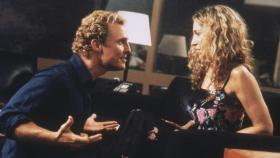 Carrie (Sarah Jessica Parker, r.) wird von Matthew McConaugheys (Matthew McConaugheys, l.) wirrer Vorstellung, ihre Kolumne zu verfilmen, völlig überrumpelt. Soll sie diesem Menschen ihre Story in die Hand geben, der absolut nichts versteht? © Paramount Pictures Carrie (Sarah Jessica Parker, r.) wird von Matthew McConaugheys (Matthew McConaugheys, l.) wirrer Vorstellung, ihre Kolumne zu verfilmen, völlig überrumpelt. Soll sie diesem Menschen ihre Story in die Hand geben, der absolut nichts versteht? © Paramount Pictures