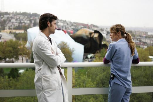 Grey's Anatomy - Die jungen Ärzte - Haben eine letzte Aussprache: Meredith (Ellen Pompeo, r.) und Derek (Patrick Dempsey, l.) ... © Touchstone Television