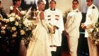 J.A.G. - Im Auftrag der Ehre - Vor dem Traualtar: Das Brautpaar Harriet (Karri Turner, l.) und Bud (Patrick Labyorteaux, 2.v.r.) sowie ihr Freund Harm Rabb (David James Elliott, r.) ... © CBS Television