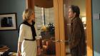 Good Wife - Weil Diane (Christine Baranski, l.) mit dem neuen Ballistikexperten der Verteidigung, Kurt McVeigh (Gary Cole, r.), bei einem gemeinsamen Dinner gesehen wurde und McVeigh auf Nachfragen der Staatsanwaltschaft eine sexuelle Beziehung nicht verleugnen kann, rastet Will total aus ... © CBS Studios Inc. All Rights Reserved.