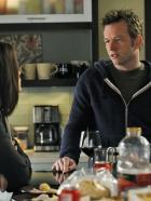 Good Wife - Alicia (Julianna Margulies, l.) erhält Unterstützung von ihrem Bruder Owen Cavanaugh (Dallas Roberts, r.) ... © CBS Broadcasting Inc. All Rights Reserved