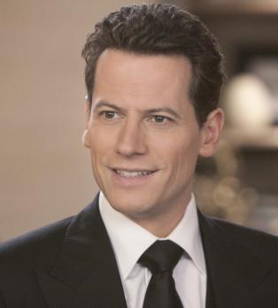 Ringer - Immer wieder ist Andrew (Ioan Gruffudd) von der "neuen" Sioban überrascht ... © 2011 THE CW NETWORK, LLC. ALL RIGHTS RESERVED