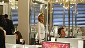 Sieht ganz nach einem Triumphzug aus - hoffentlich ist sich Ella (Katie Cassidy) da nicht zu selbstsicher... © 2009 The CW Network, LLC. All rights reserved. Sieht ganz nach einem Triumphzug aus - hoffentlich ist sich Ella (Katie Cassidy) da nicht zu selbstsicher... © 2009 The CW Network, LLC. All rights reserved.