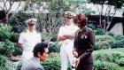J.A.G. - Im Auftrag der Ehre - Harm Rabb (David James Elliott, 2.v.r.), Bud Roberts (Patrick Labyorteaux, l.) und Sara Mackenzie (Catherine Bell, r.) stehen vor einem Rätsel ... © CBS Television