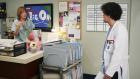 Grey's Anatomy - Die jungen Ärzte - Während George (T.R. Knight, r.) die unangenehme Aufgabe erhält, eine genesene Patientin zu entlassen, die sich weigert das Spital zu verlassen, kündigen Schwester Debbie (Cathy Lind Hayes, l.) und ihre Kolleginnen einen Streik an ... © Touchstone Television