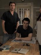 Being Human - (1. Staffel) - Haben ein dunkles Geheimnis: Aidan (Sam Witwer, M.), Josh (Sam Huntington, l.) und Sally (Meaghan Rath, r.) ... © Syfy Channel
