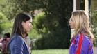 Kaylie (Josie Loren, l.) will nicht einsehen, dass sie wegen ihrer Magersucht behandelt werden muss. Lauren (Cassie Scerbo, r.) redet ihr ins Gewissen ... © 2011 Disney Enterprises, Inc. All rights reserved.