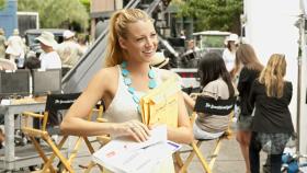 Gossip Girl - Serena (Blake Lively) erweist sich als fähige Produktions-Assistentin. Ihr direkter Vorgesetzter fürchtet deshalb um seinen Job und stellt Serena eine hinterhältige Falle ... © Warner Bros. Television