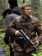 Unbeugsam - Defiance - 1941 in Weißrussland: SS und Polizei deportieren massenweise Juden. Und allgemein herrscht die Meinung vor, dass Juden niemals um ihr Leben kämpfen würden. Doch Tuvia Bielski (Daniel Craig) und seine Brüder wollen dem Abschlachten nicht länger untätig zusehen ... © 2009 Constantin Film Verleih