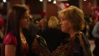 Joan (Amber Tamblyn, l.) versteht sich super mit Graces Mutter Sarah (Mary Mara, r.) - doch schon bald wird Joan ihr dunkles Geheimnis entdecken... © 2004, 2005 Sony Pictures Television Inc. and CBS Broadcasting Inc. All Rights Reserved.