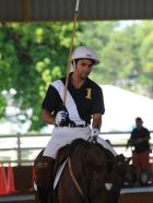 Charlie's Angels - John Bosley (Ramon Rodriguez) nimmt am Sommerturnier des Sunset-Beach-Poloclubs teil - natürlich nur, um verdeckt zu ermitteln ... © 2011 Sony Pictures Television Inc.  All Rights Reserved.